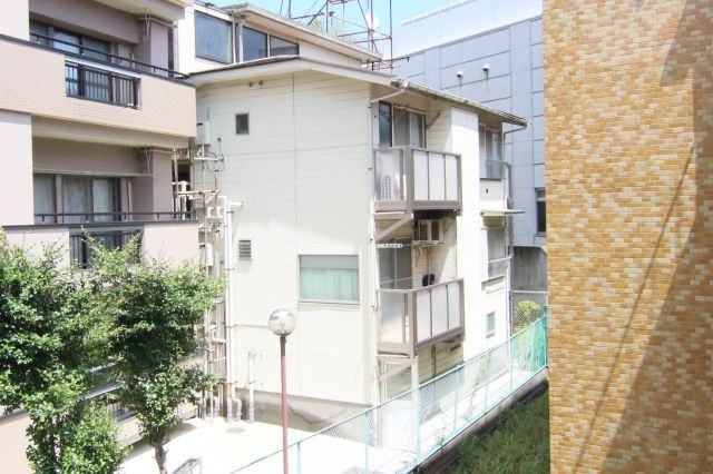 日幸マンションの外観