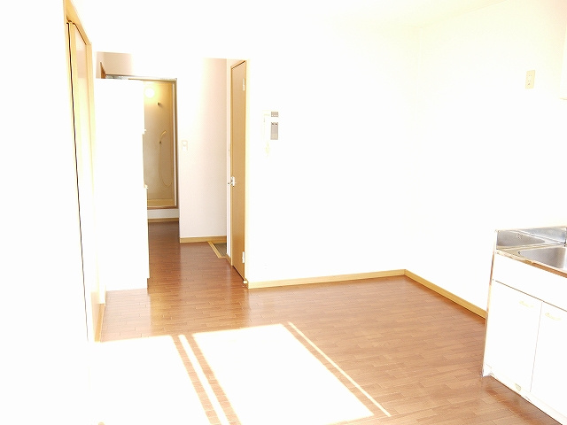 エステートピアヨネザワの内装|使いやすいリビングです