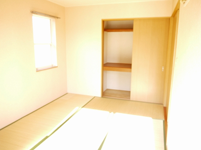 エステートピアヨネザワの和室|フローリングだけでなく、和室もあります