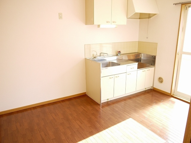 エステートピアヨネザワの居間・リビング|使いやすいリビングです