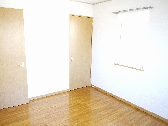 エステートピアヨネザワの寝室|落ち着いた色調の洋室です