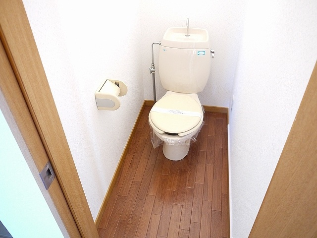 エステートピアヨネザワのトイレ|落ち着いた色調のトイレです