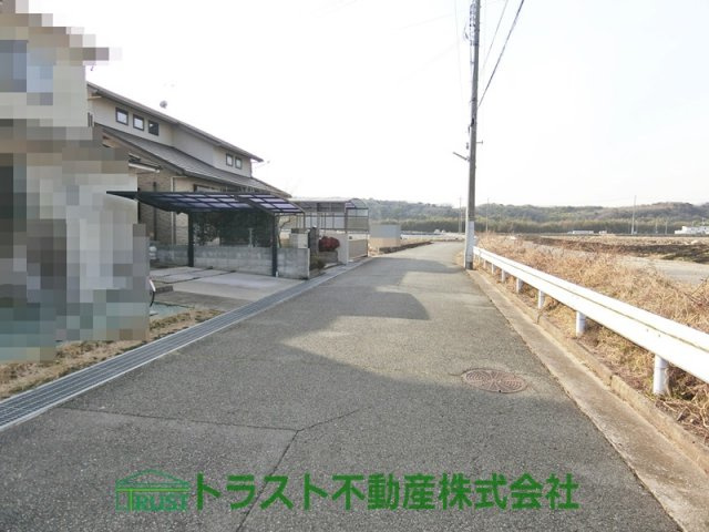 神戸市西区宮下3丁目　中古戸建の前面道路含む現地写真