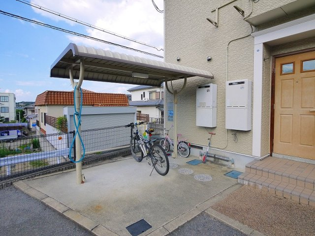 フローラルヒルズⅡのその他共用部分|屋根付き駐輪場スペース完備です
