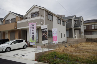 【前面道路含む現地写真】 | 7号棟　現地（2019年2月）撮影
前面道路は南側幅員約5.84mの公道。