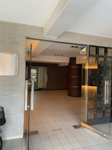 レジティ八王子のエントランス