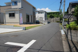 【前面道路含む現地写真】