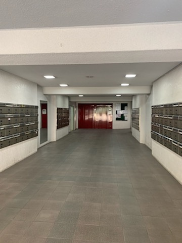 八王子スカイマンションのロビー