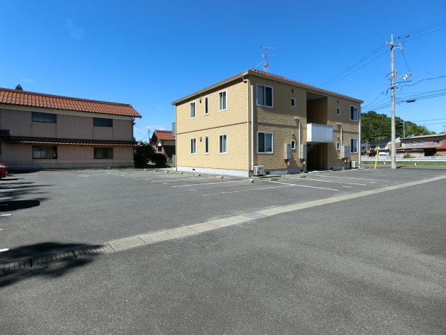 ボンヌ・シャンス　A棟の駐車場