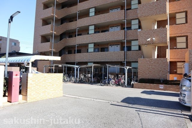 ダイアパレス幕張の外観|ダイアパレス幕張　２階部分　内装リフォーム　幕張駅徒歩１０分の立地　平成７年建築　