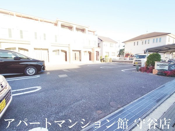 イースト・フィールドレジデンスの駐車場