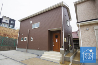 【外観】 | 3号棟　現地（2019年2月）撮影
堂々完成しました！即入居可能♪
敷地面積242.20㎡（73.27坪）。
駐車並列2台可能。