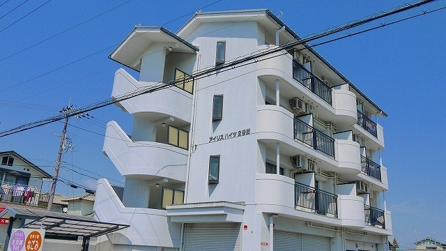 アイリスハイツ2号館の外観|外観は落ち着いています