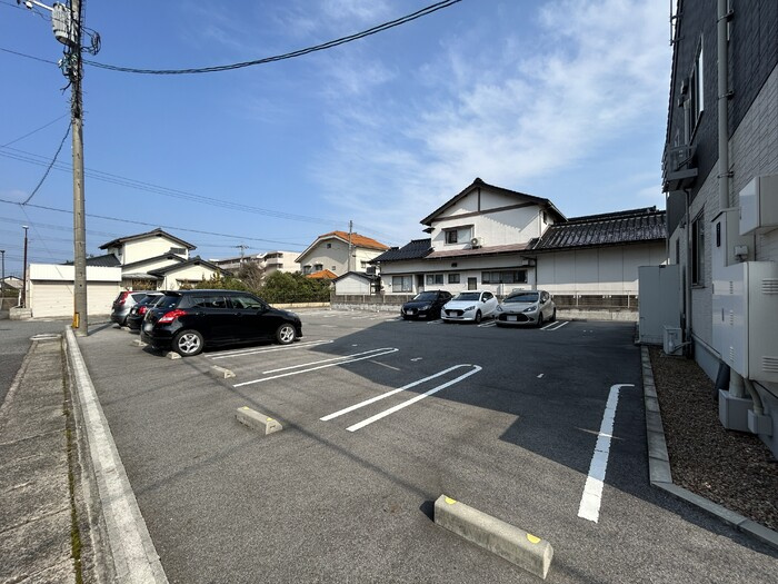レセンテ1038の駐車場