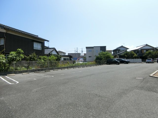 Mel-court（メルコート）の駐車場