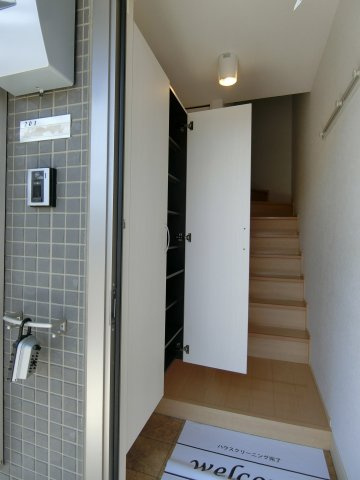 Mel-court（メルコート）の玄関