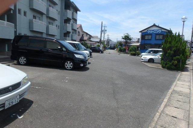 サンウィルYの駐車場