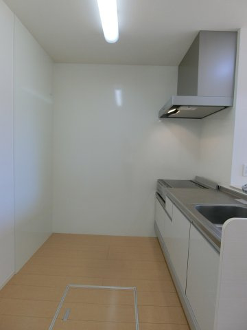エストマルス　A棟のキッチン|イメージ105号室の写真（反転あり）