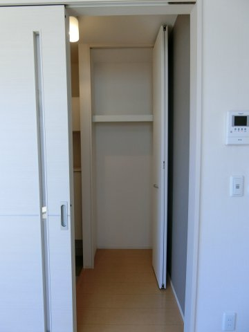 エストマルス　A棟の収納|イメージ105号室の写真（反転あり）