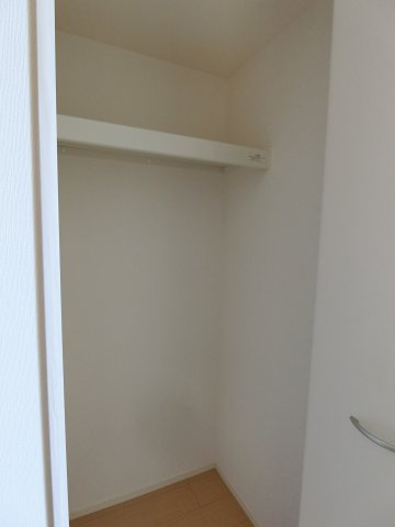 エストマルス　A棟の収納|イメージ105号室の写真（反転あり）