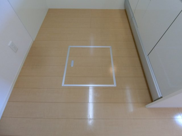 エストマルス　A棟の収納|イメージ105号室の写真（反転あり）