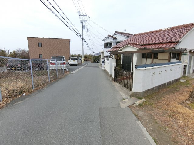明石市藤江土地の前面道路含む現地写真|前道も比較的広いので大きな車も通行可能です
