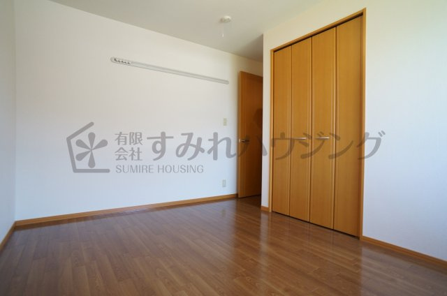 グリーンフォーレスト伊丹　C棟の洋室