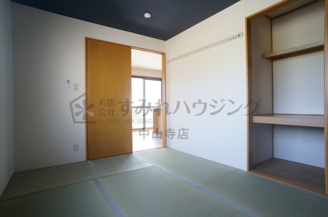 グリーンフォーレスト伊丹　C棟の洋室