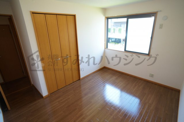 グリーンフォーレスト伊丹　C棟の洋室