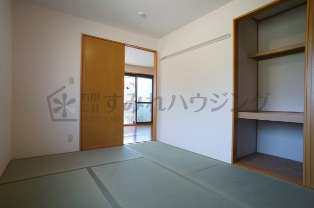 グリーンフォーレスト伊丹　C棟の和室