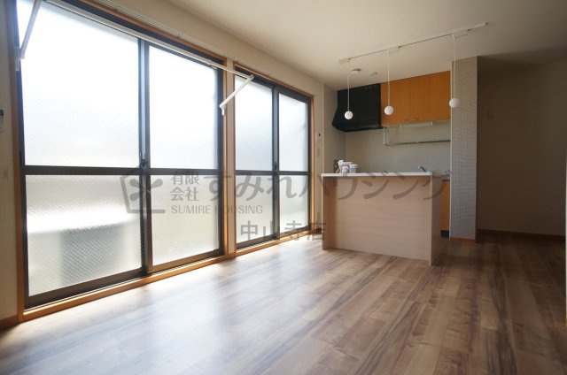 グリーンフォーレスト伊丹　C棟の居間・リビング