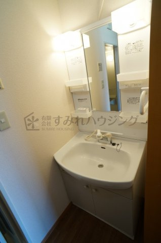 グリーンフォーレスト伊丹　C棟の独立洗面台