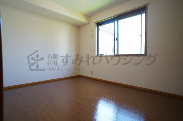 グリーンフォーレスト伊丹　C棟の寝室