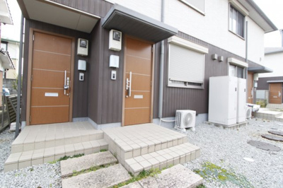 【エントランス】 | アルティ逢坂Ｂ | ゆとりのあるエントランスです