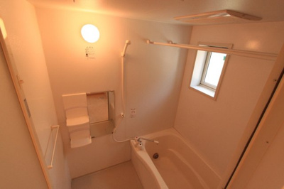 【浴室】 | ヴィラコートＢ | 落ち着いた空間のお風呂です