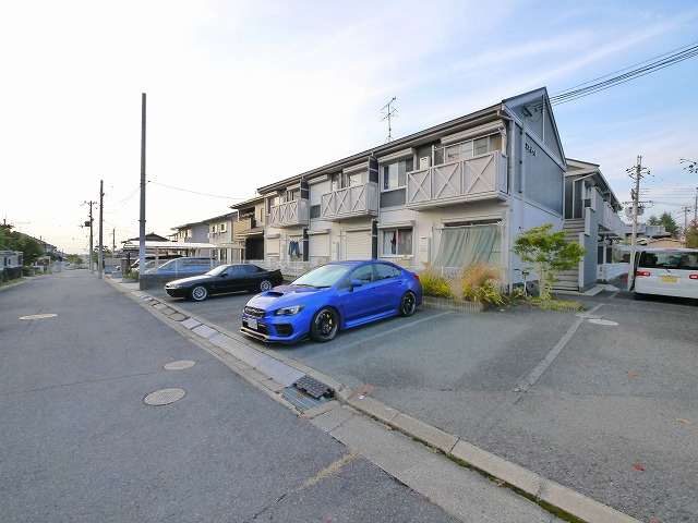 プレミール（勾田町）の駐車場|広々とした洋室です