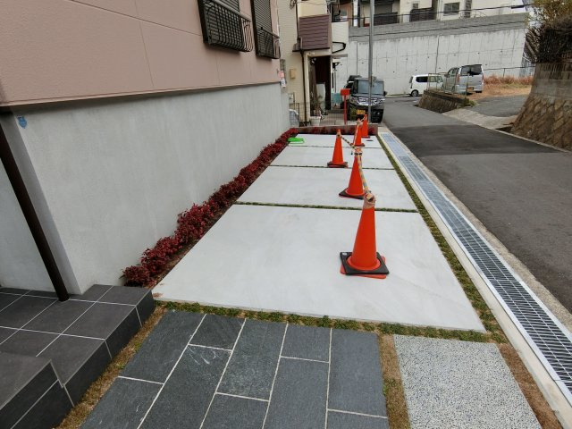 神戸市垂水区青山台2丁目 新築戸建の駐車場|ガレージ２台駐車可能です