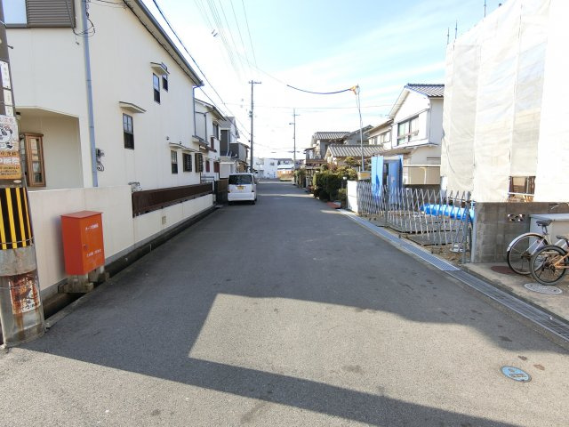 明石市魚住町清水　新築戸建の前面道路含む現地写真|前面道路も広々６M