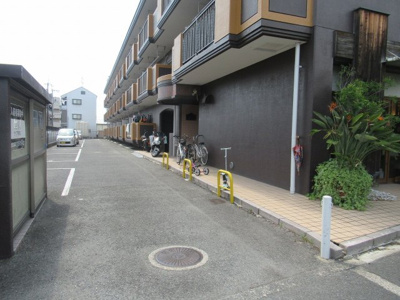 【駐車場】 | コスモハイツ西川（吉田賃貸） | 外観も気になるポイント