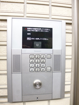 【エントランス】 | パルティール | 共用エントランスは不審者の侵入を未然に防ぐオートロック付き！防犯対策充実しています◎