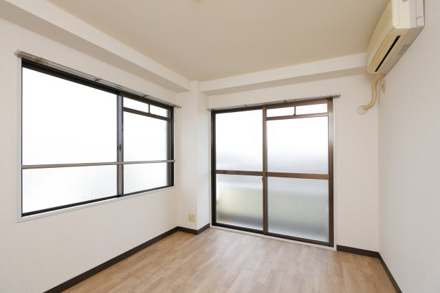 YKハイツの洋室