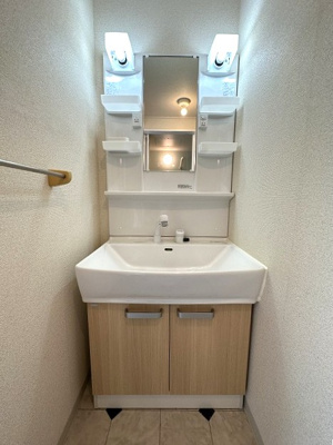 【洗面所】 | エーリ | 洗髪洗面化粧台で忙しい朝にも寝癖の付いた頭にも優しい☆お化粧するときにも大活躍です♪