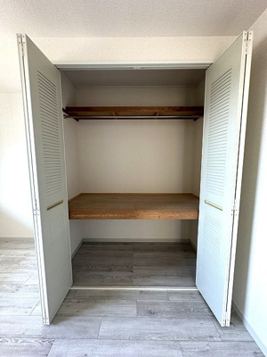 【収納】 | エーリ | 洋室6.7帖のお部屋にあるクローゼットです♪お気に入りのお洋服もすっきりキレイに収納できちゃいます！