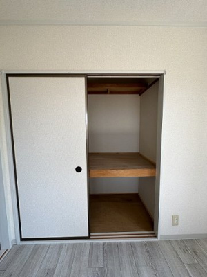 【収納】 | エーリ | 洋室6帖のお部屋にある収納スペースです！かさ張りやすい寝具や大きな荷物などが収納できて便利です☆