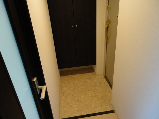 ゾネ医大キャンパス前の玄関