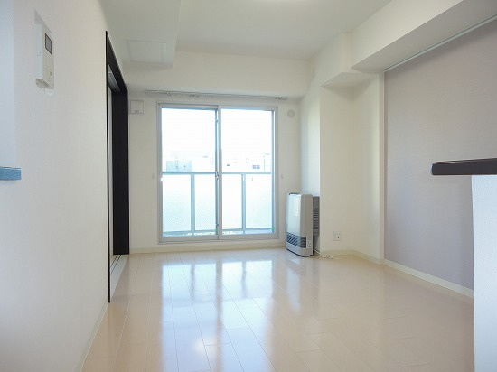 ゾネ医大キャンパス前の居間・リビング