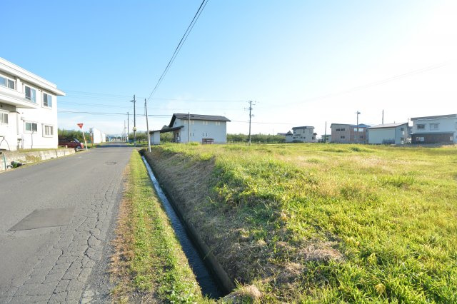 【前面道路含む現地写真】 | 黒石市上十川土地 | 北側道路