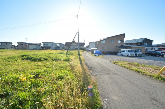 【前面道路含む現地写真】 | 黒石市上十川土地 | 西側道路