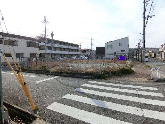 神戸市西区宮下1丁目土地の前面道路含む現地写真|南・東・北　三方向の角地　玉津北環状線に面します