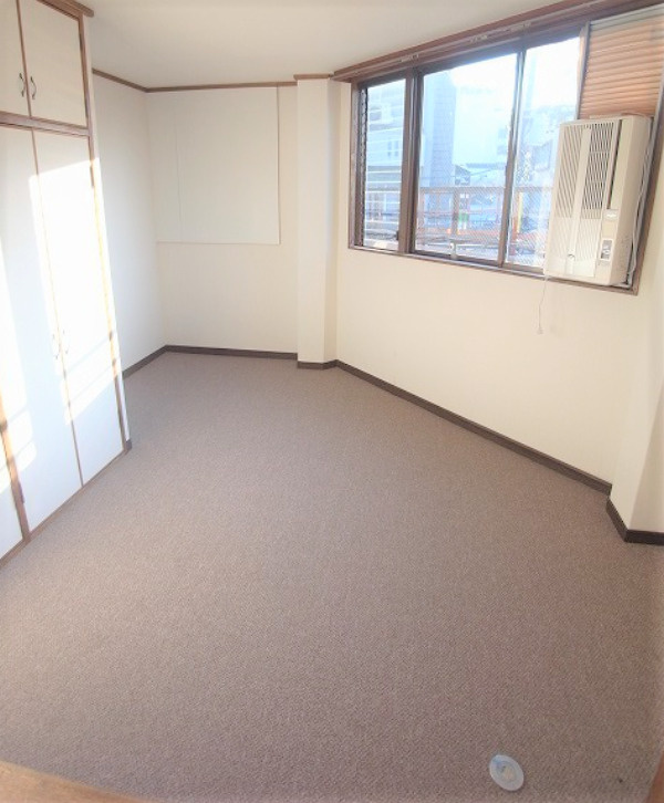 塚本ビルの寝室|使い勝手のいい洋室です